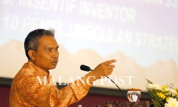 Direktur Penelitian dan Pengabdian pada Masyarakat DIKTI, Prof Dr H Mochammad Munir MS